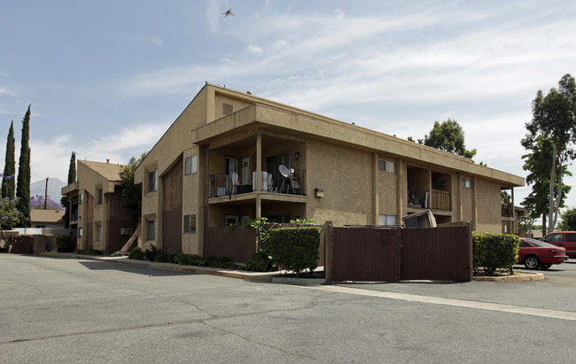 The Quad Apartments in Ontario, CA - Building Photo - Building Photo