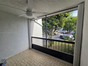 9433 Fontainebleau Blvd in Miami, FL - Building Photo - Building Photo