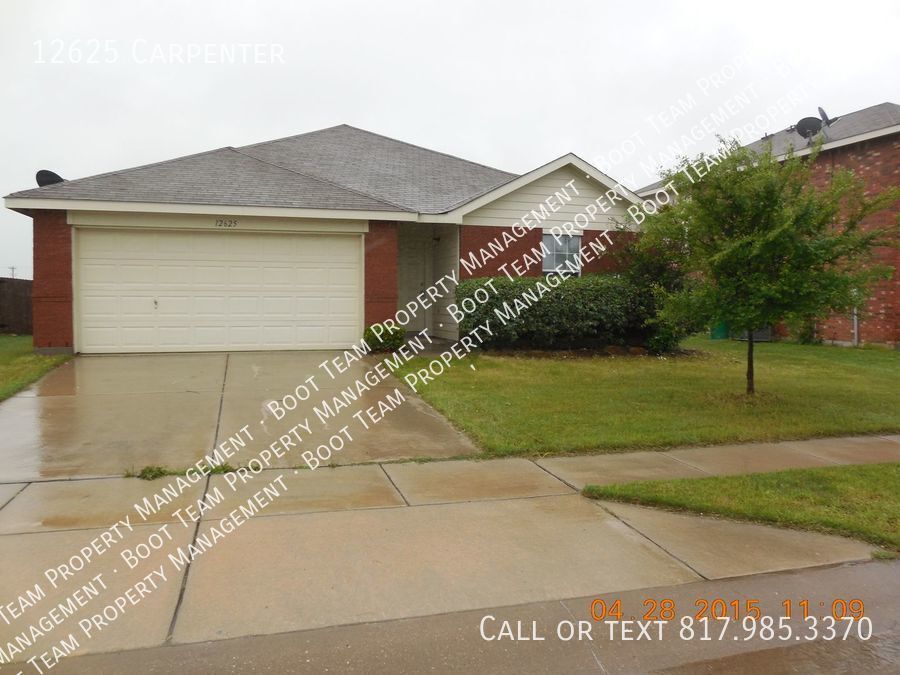 12625 Carpenter Ln in Rhome, TX - Foto de edificio