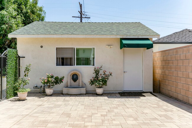 1748 Opechee Way in Glendale, CA - Building Photo - Building Photo