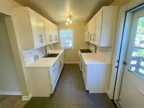 72 Standish Rd in Stamford, CT - Building Photo - Building Photo