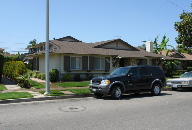 7552 Amazon Dr in Huntington Beach, CA - Building Photo - Building Photo