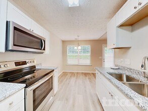 1049 Octavia Ct in Winder, GA - Foto de edificio - Building Photo