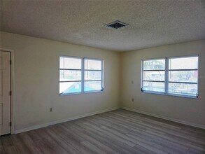 360 137th Ave Cir in Madeira Beach, FL - Building Photo - Building Photo