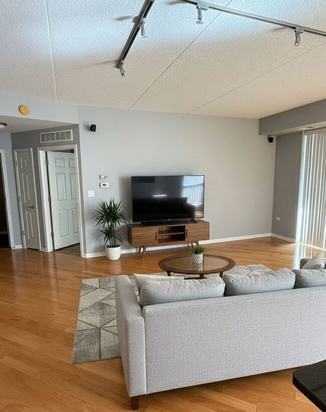 77 N Quentin Rd in Palatine, IL - Building Photo - Building Photo