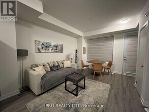 3562-3562 Colonial Dr in Mississauga, ON - Building Photo - Building Photo