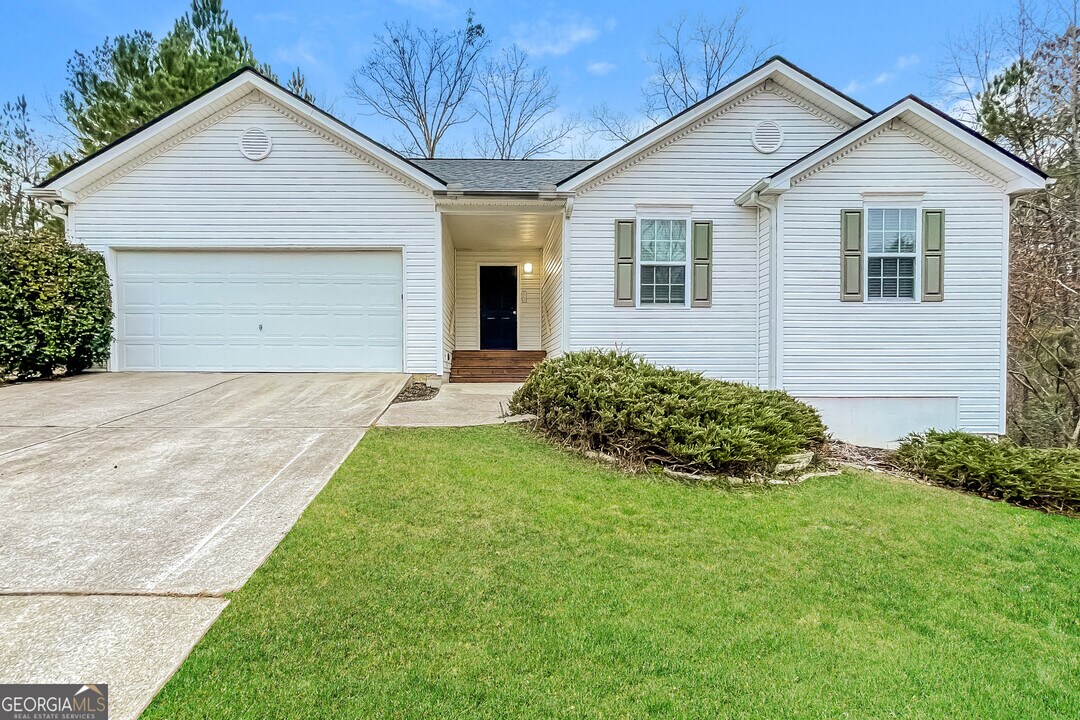 107 Johnny Ln in Dallas, GA - Building Photo