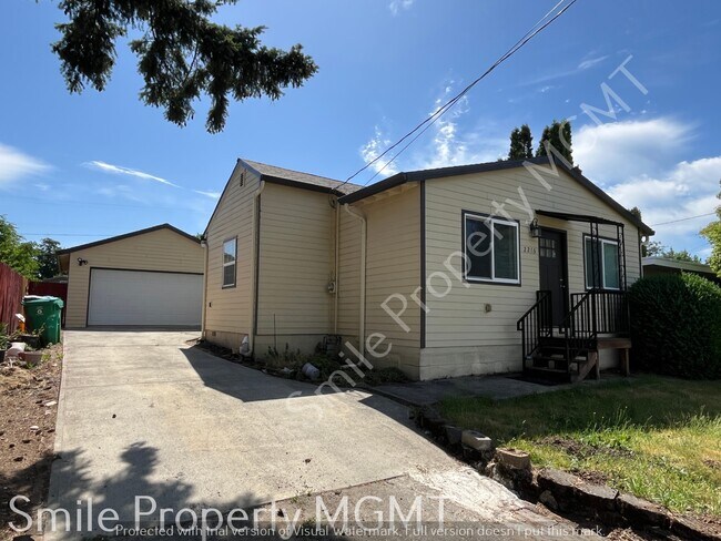 2216 SE 105th Ave in Portland, OR - Building Photo - Building Photo