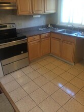 22 Jacqueline Rd, Unit c in Waltham, MA - Foto de edificio - Building Photo