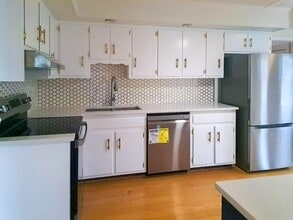 651 Quinnipiac Ave, Unit 2 in New Haven, CT - Building Photo - Building Photo