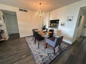 2625 Collins Ave in Miami, FL - Building Photo - Building Photo