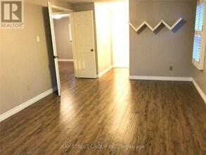 331 Green Ln in Markham, ON - Building Photo - Building Photo