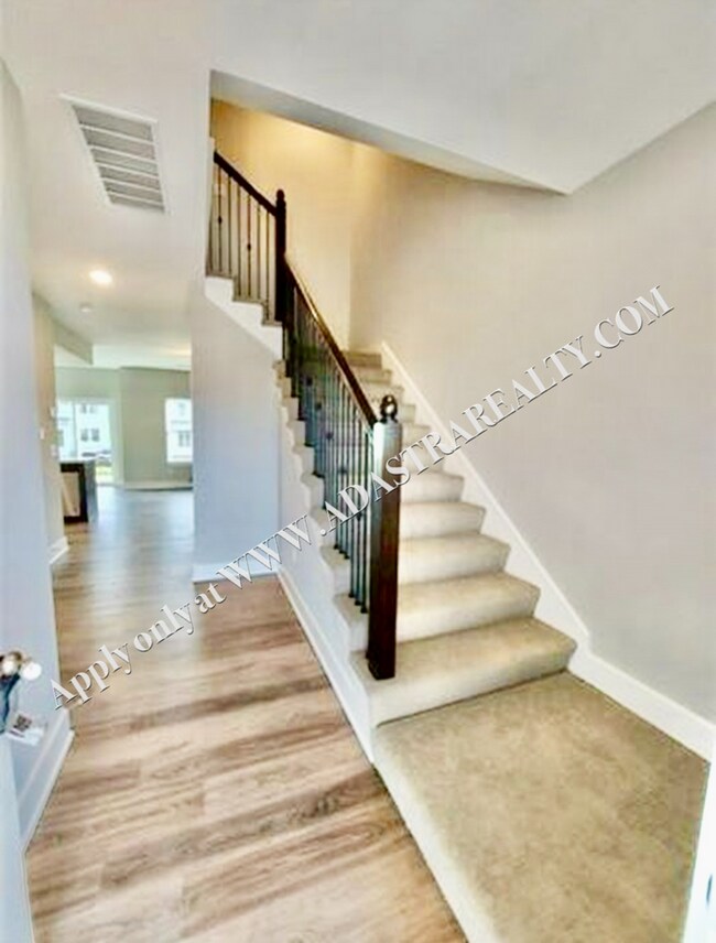 319 N 6th Terrace in Louisburg, KS - Foto de edificio - Building Photo