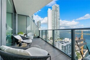 460 NE 28th St, Unit 2103 in Miami, FL - Building Photo