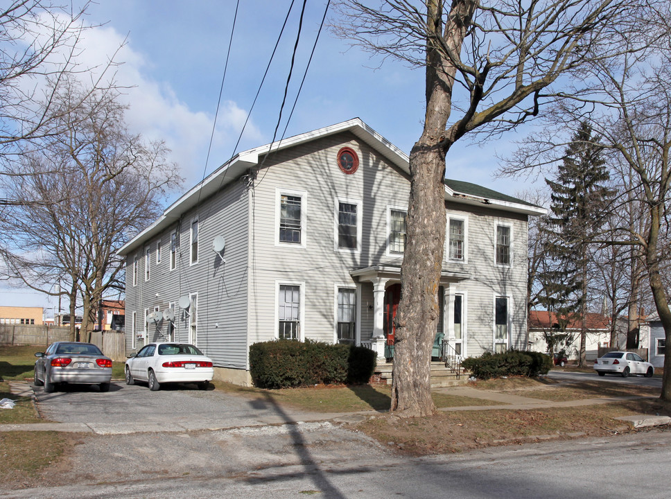 10-12 Myrtle St in Leroy, NY - Building Photo