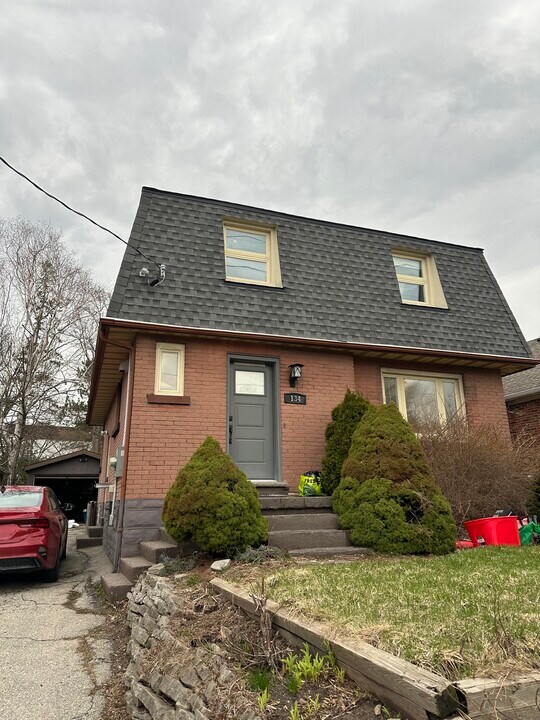 134 Bridgeport Rd E in Waterloo, ON - Building Photo