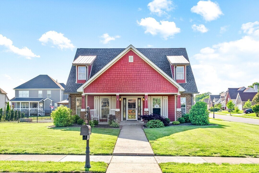 1049 Black Gum Ln in Clarksville, TN - Building Photo