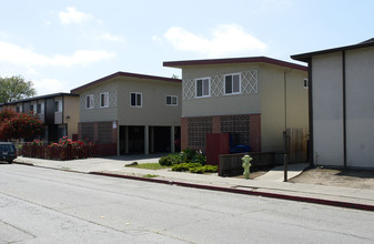 3272 Rolison Rd in Redwood City, CA - Building Photo - Building Photo