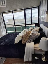 111 Riverside Dr E in Windsor, ON - Foto de edificio - Building Photo