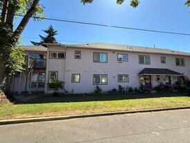 291 Clay St W in Monmouth, OR - Building Photo