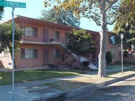 701 S Willowbrook Ave in Compton, CA - Building Photo