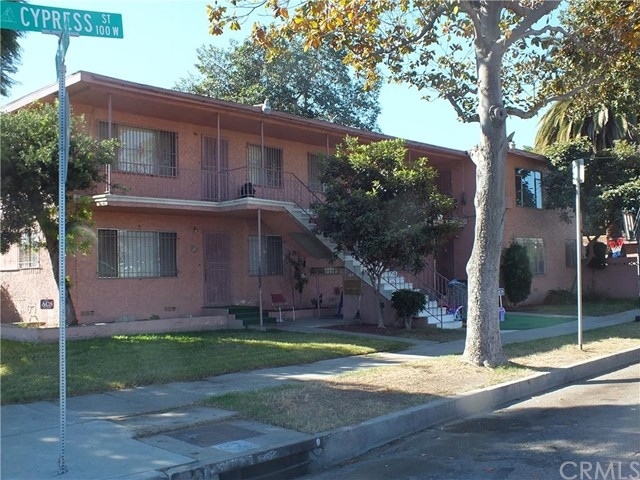 701 S Willowbrook Ave in Compton, CA - Building Photo