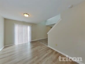 2621 Grand Fir Dr in Greenwood, IN - Foto de edificio - Building Photo