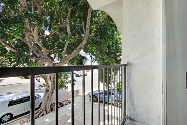 1705 Purdue Ave in West LA - steps to SM B... in Los Angeles, CA - Building Photo - Building Photo