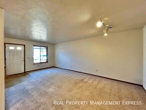 Cozy 1 Bedroom 1 Bathroom Townhome in Bran in Brandon, SD - Foto de edificio - Building Photo