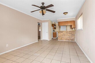 1035 Lovett St in Tomball, TX - Building Photo - Building Photo