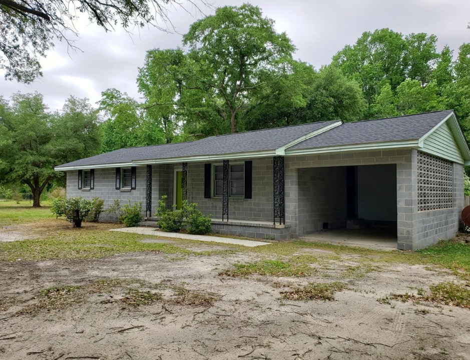 8520 Peeles Chapel Rd in Laurel Hill, NC - Building Photo