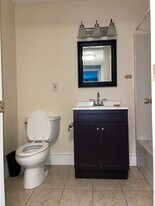 15 Bower Rd, Unit E4 in Quincy, MA - Building Photo