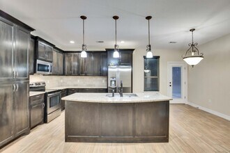 118 N Buckhorn Dr in Bastrop, TX - Building Photo - Building Photo