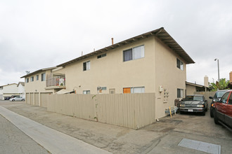 7241 Elk Cor in Huntington Beach, CA - Building Photo - Building Photo