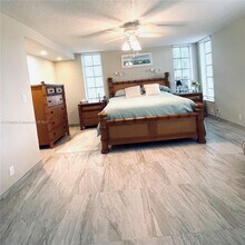 3800 Oaks Clubhouse Dr in Pompano Beach, FL - Foto de edificio - Building Photo
