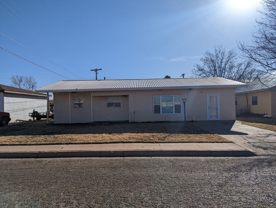 209 W Plaza Dr in Clovis, NM - Building Photo