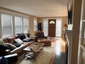 21 Bonwood St in Newton, MA - Foto de edificio - Building Photo