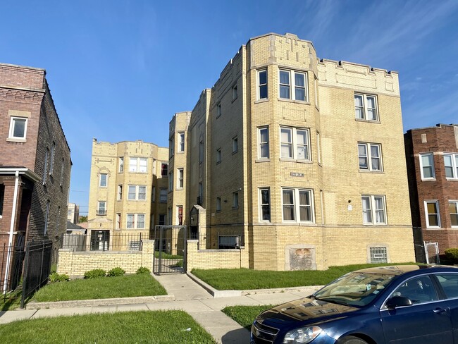 6222 S Claremont Ave in Chicago, IL - Building Photo - Building Photo