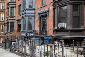 695 Degraw St in Brooklyn, NY - Foto de edificio - Building Photo