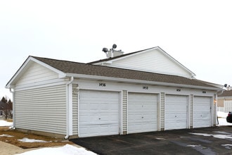 1452-1680 Cornell Dr in Schaumburg, IL - Building Photo - Building Photo