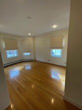 555 Heath St, Unit #2 in Chestnut Hill, MA - Building Photo - Building Photo