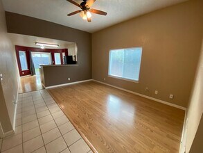 1124 Pebblewood Dr in Sacramento, CA - Foto de edificio - Building Photo