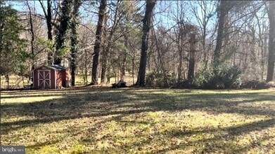 731 Miller Ave in Great Falls, VA - Building Photo - Building Photo