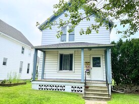 904 Harrison Ave in St. Joseph, MI - Building Photo