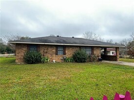 307 Martin Luther King Dr in Marksville, LA - Building Photo