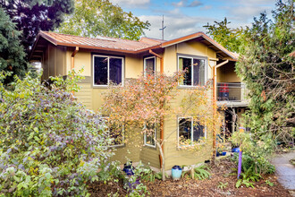 Columbia Ecovillage in Portland, OR - Building Photo - Primary Photo