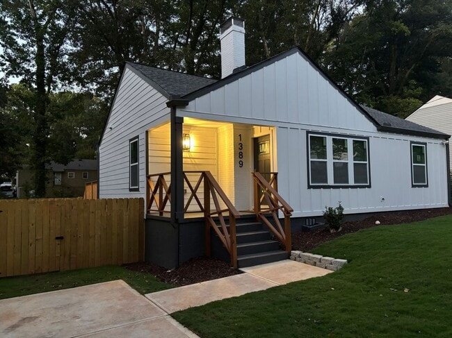 1389 Lanvale Dr SW in Atlanta, GA - Foto de edificio - Building Photo