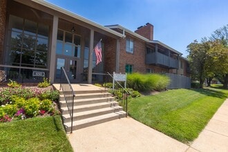 Waterford Square in Florissant, MO - Foto de edificio - Building Photo