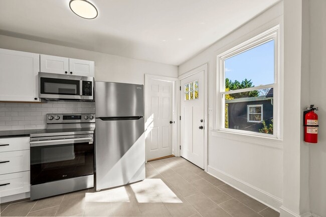 209 N Spring St in Winston-Salem, NC - Foto de edificio - Building Photo