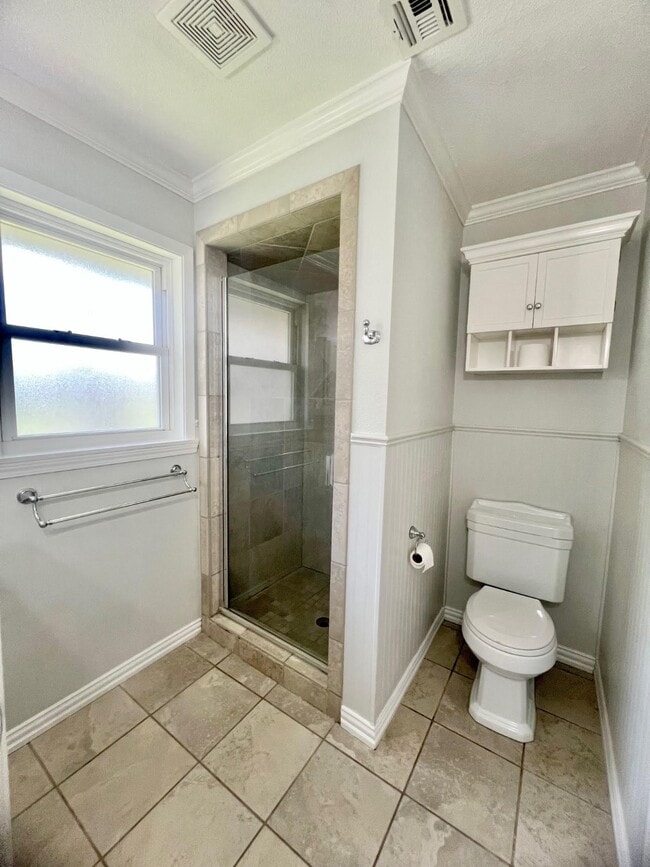 property at 6417 Lindyann Ln
